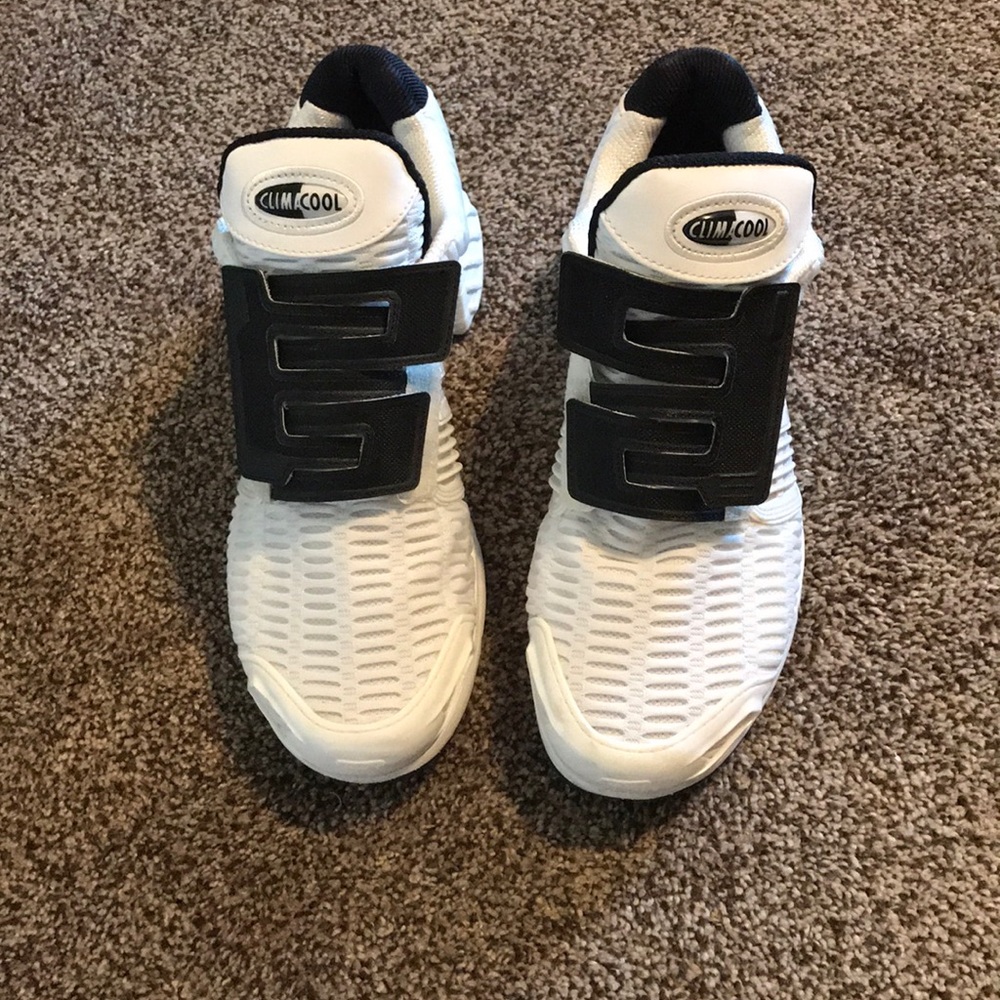 Great condition adidas men shoe